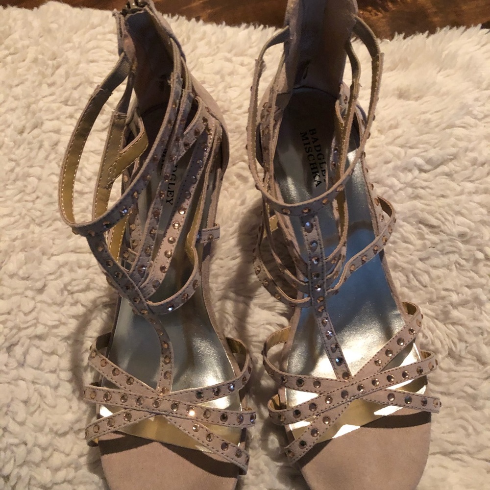 Pinkish- cream wedge sandals by BADGLEY MISCHKA 💖